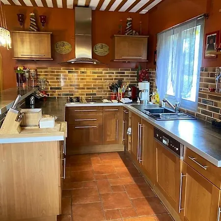 Charmante A Avec Piscine Nalliers (Vendee)