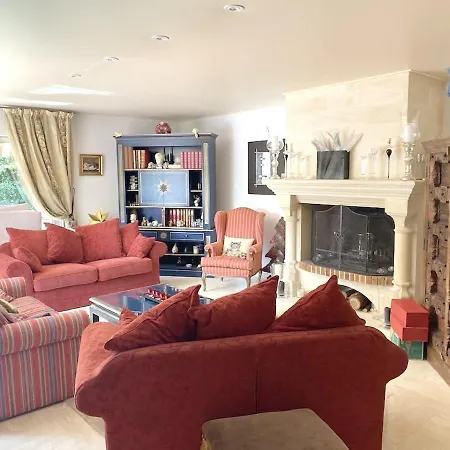 Charmante A Avec Piscine Villa *