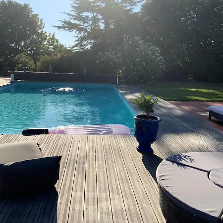 Charmante A Avec Piscine