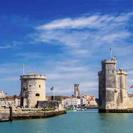 Charmante A Avec Piscine Villa *