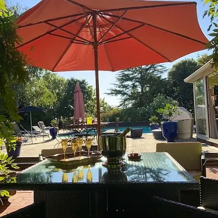 Charmante A Avec Piscine