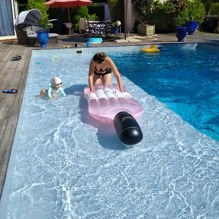 Charmante A Avec Piscine Nalliers (Vendee)