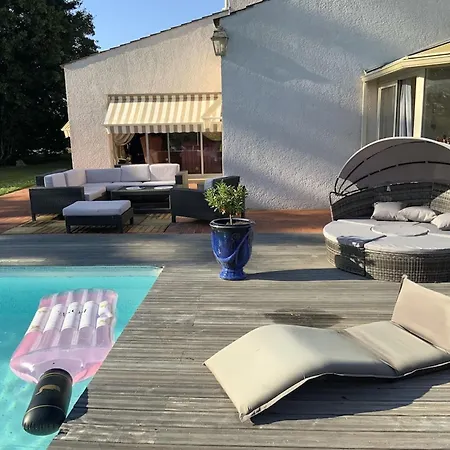 Charmante A Avec Piscine Nalliers (Vendee)