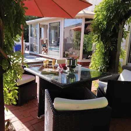 Charmante A Avec Piscine
