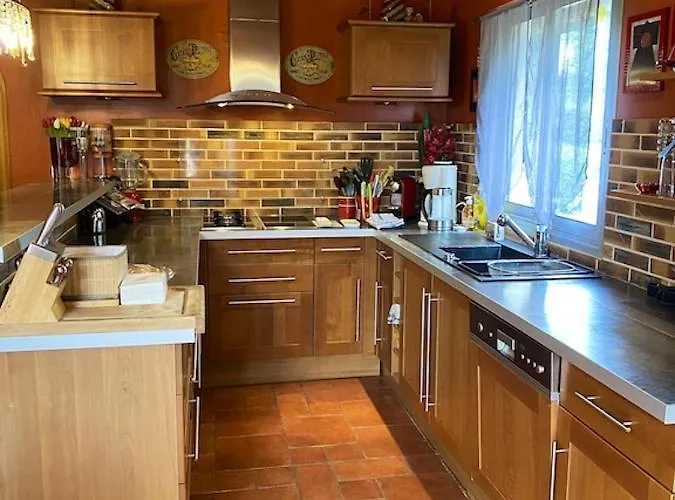 Charmante A Avec Piscine Nalliers (Vendee)