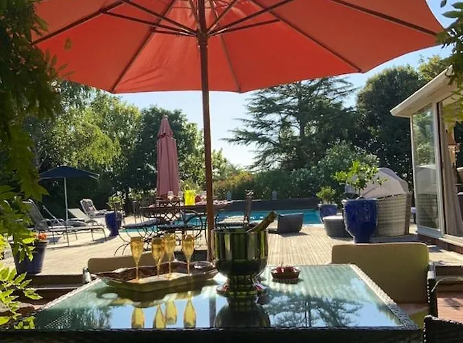 Charmante A Avec Piscine