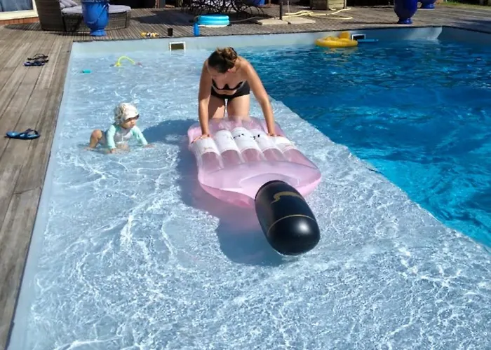 Charmante A Avec Piscine Nalliers (Vendee)